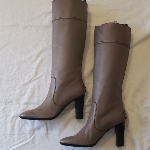 Tod's Grayish Brown Leather Heeled Boots - Picture 7 of 8